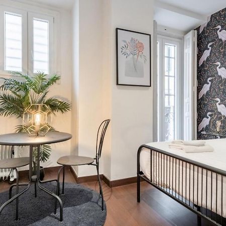 2 Bedrooms 2 Bathrooms Furnished - Malasana - Bright Stylish - Mintystay Мадрид Экстерьер фото