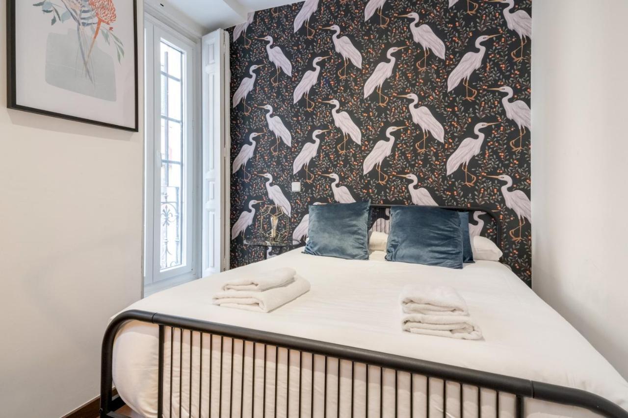 2 Bedrooms 2 Bathrooms Furnished - Malasana - Bright Stylish - Mintystay Мадрид Экстерьер фото